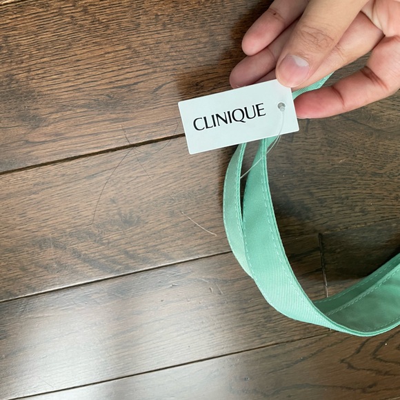 Free add-on Clinique bag - Picture 5 of 5